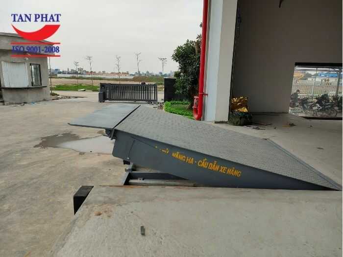 Tân Phát lắp đặt dock leveler 6 tấn