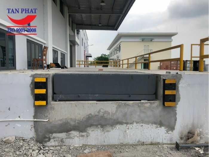 Sàn nâng hạ thủy lực 6 tấn