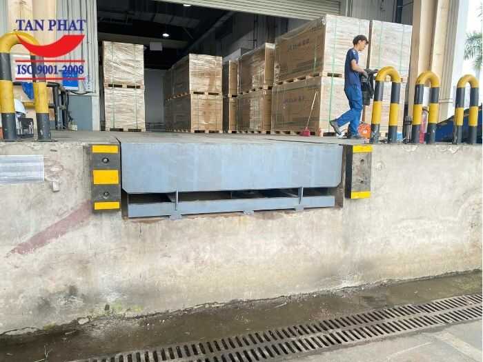 Sàn nâng hạ thủy lực 10 tấn