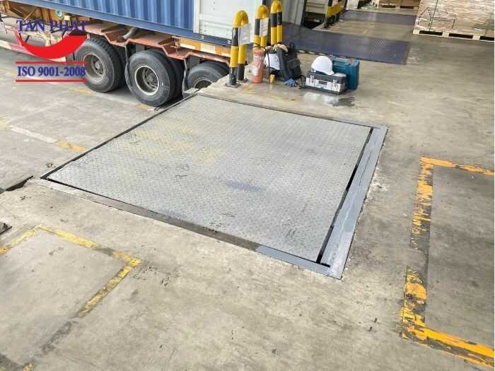 Sàn nâng hạ thủy lực 10 tấn