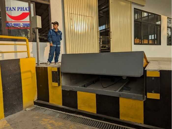 Sàn nâng hạ thủy lực 10 tấn