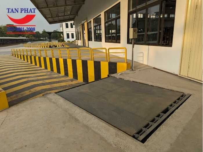 Sàn nâng hạ thủy lực 10 tấn