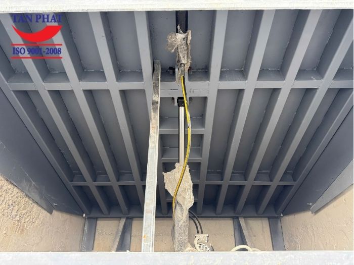 Hệ thống thủy lực của dock leveler 12 tấn Tân Phát