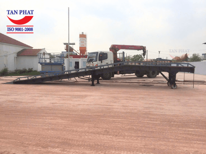 Cầu dẫn có kích thước tổng thể 13x2.35m, độ cao nâng hạ: 1.35~1.65m