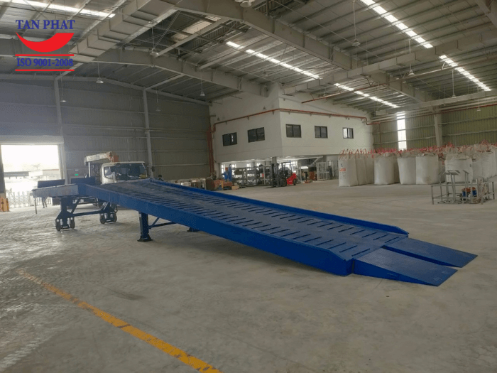 Cầu lên container 10 tấn do Tân Phát sản xuất và cung cấp tại KCN Yên Bình, TP. Thái Nguyên