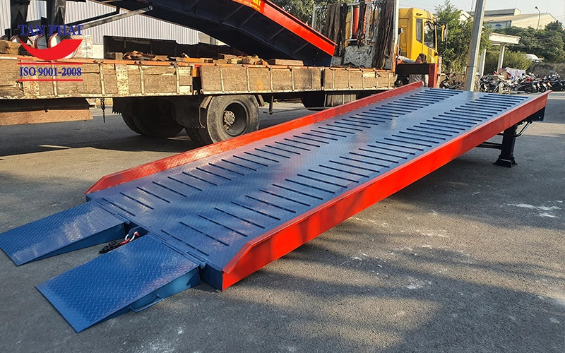 Loại cầu dẫn xe nâng một khúc cầu dài 9m