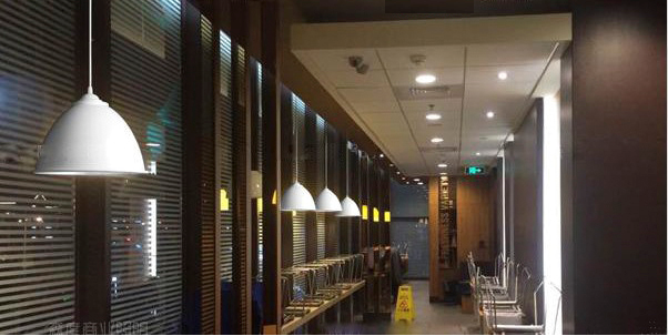 Chao đèn nhiều màu sắc