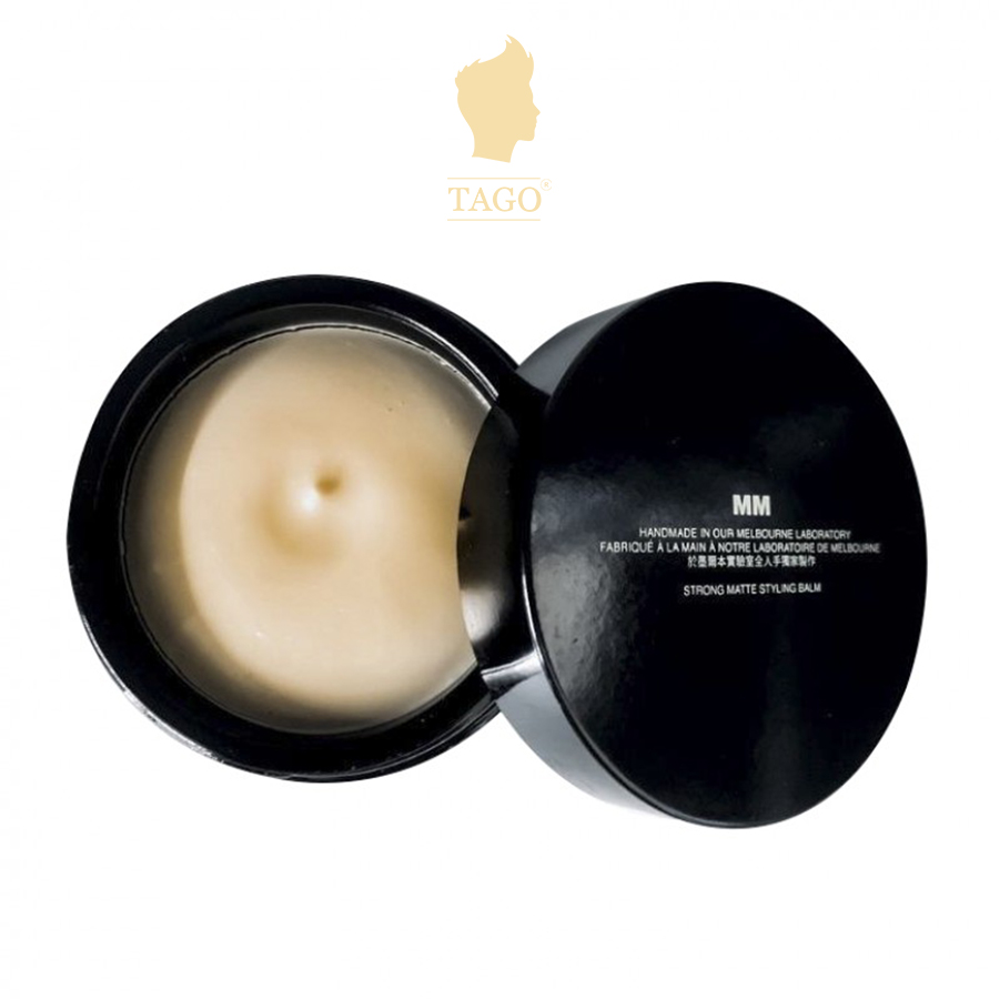 Morris Motley Strong Matte Styling Balm có một chất sáp dạng clay màu ngà đục khá mịn màng