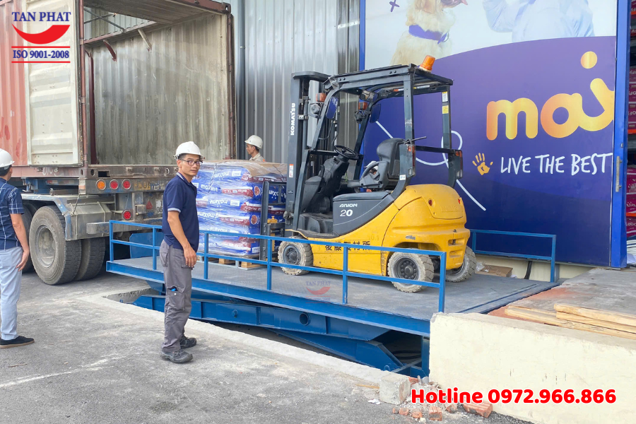 Bàn nâng thủy lực