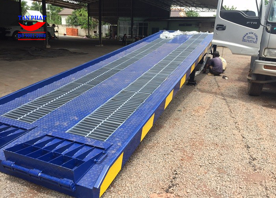 cầu lên container