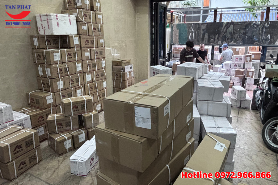 Lô thiết bị cân Keli cập bến kho Tân Phát