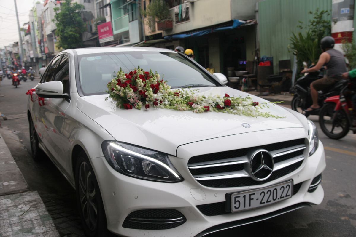 cho thuê xe cưới merce c200