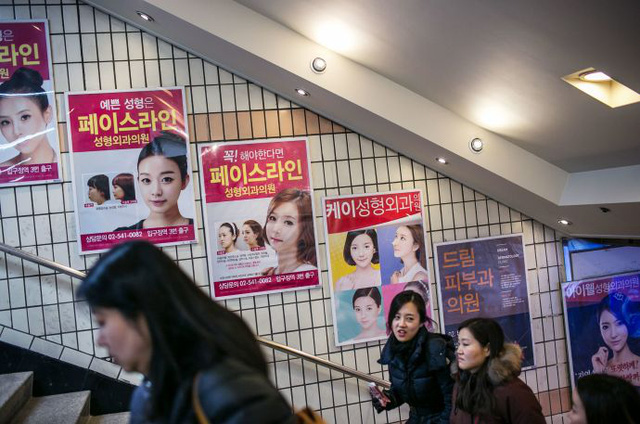 Hàn Quốc: Thất nghiệp và lạc hậu nếu không phẫu thuật thẩm mỹ