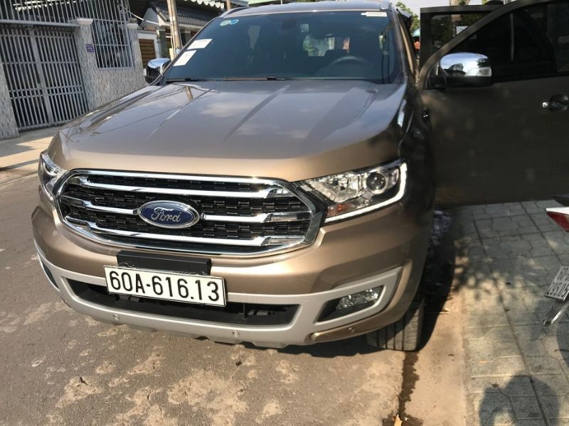 tham-lot-cop-ford-everest-2018-2019-gia-re