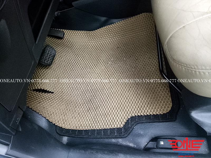 tham-lot-san-o-to-toyota-yaris-2016-ghe-tai