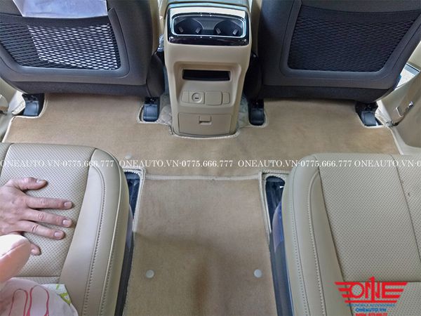 Tham-lot-san-o-to-kia-hang-ghe-sau