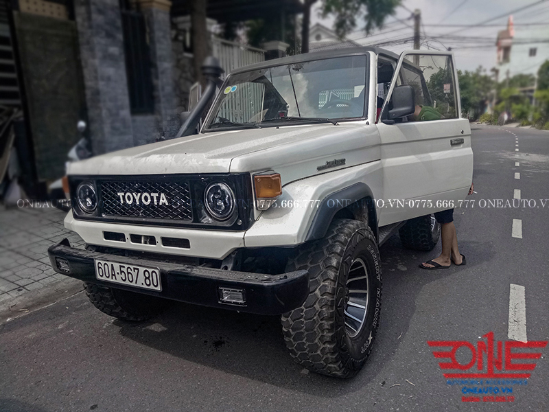 tham-lot-san-o-to-toyota-land-cruiser-1990-xe