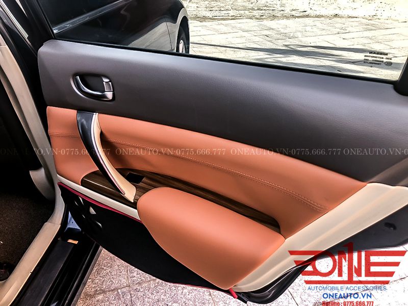 hoc-ghe-da-xe-nissan-teana-canh-cua