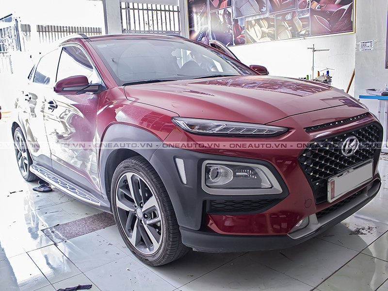 boc-tran-da-chong-nong-oto-hyundai-kona-2018-xe