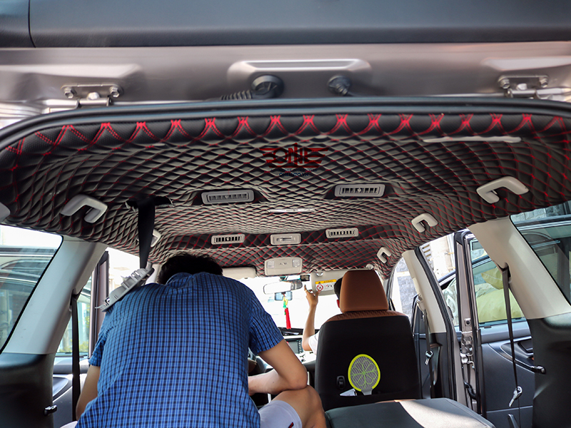 boc-tran-da-toyota-innova-2006-1