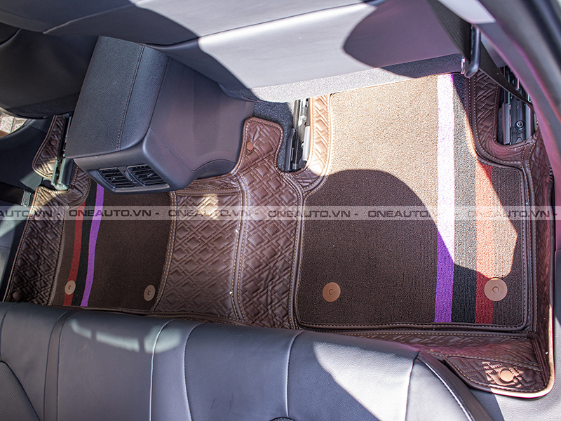 tham-lot-san-oto-toyota-camry-2020-ghe-sau