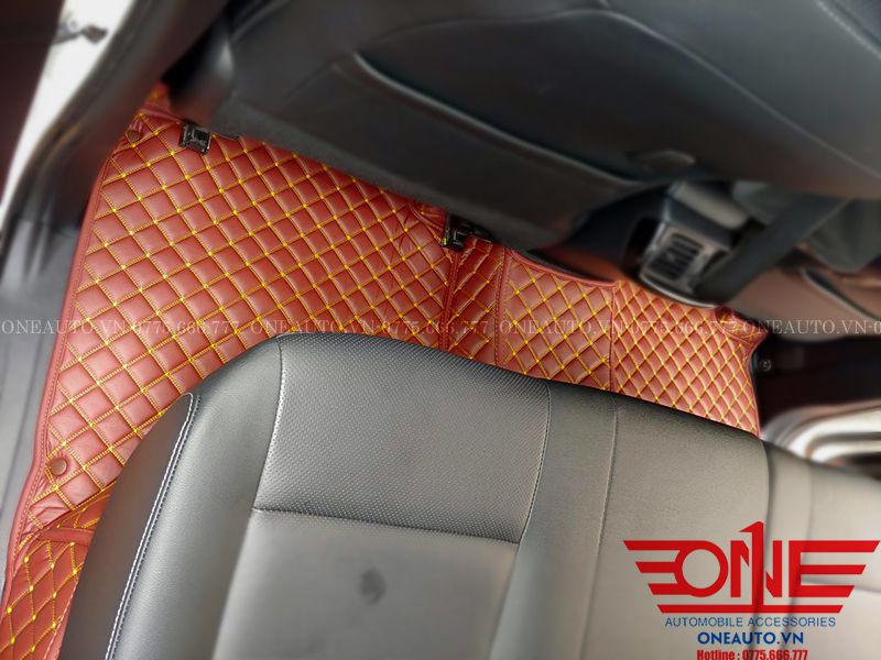 tham-lot-san-oto-toyota-hilux-2020-ghe-sau