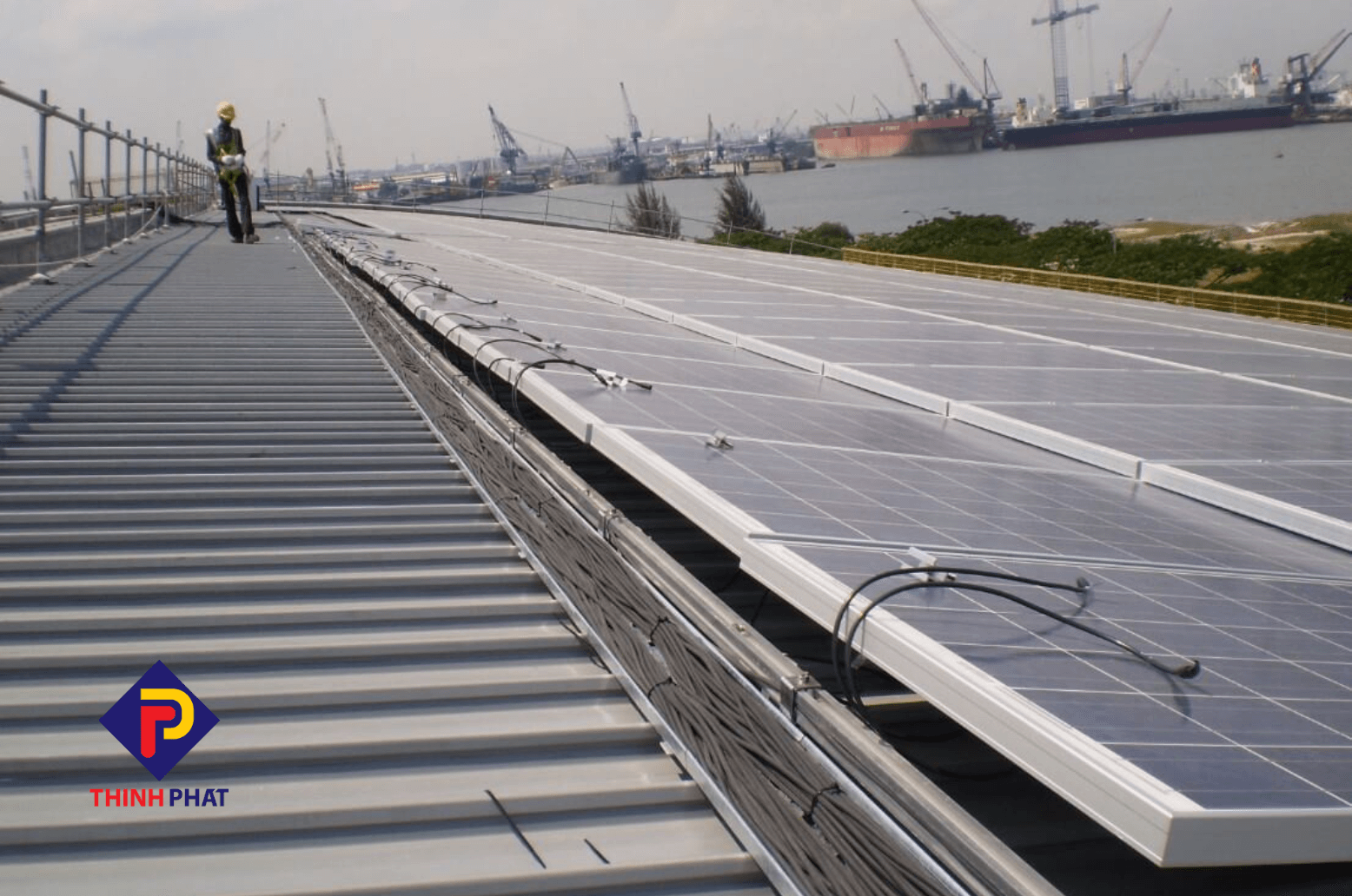 Thang máng cáp lắp đặt điện năng lượng mặt trời