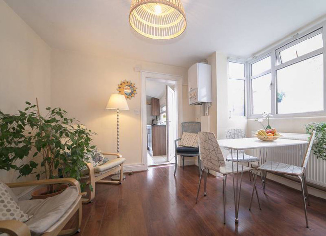 5-dieu-ban-nen-biet-de-tranh-nguoi-khac-kho-chiu-khi-lam-khach-nha-ban