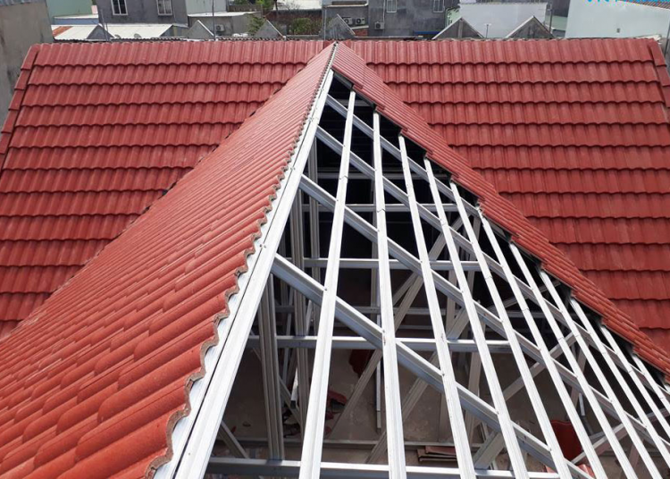 Mái ngói chắc chắn hơn mái tôn