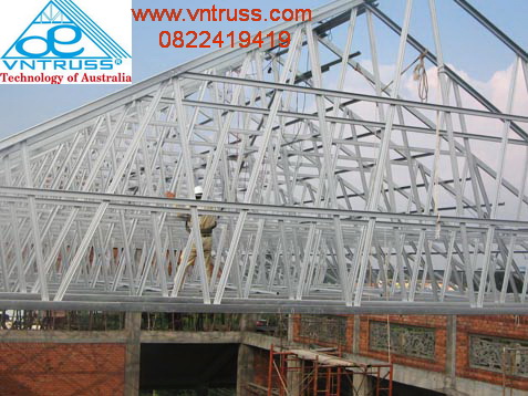 thi công khung kèo xà gồ thép cho kết cấu mái nhà lợp ngói siêu nhẹ