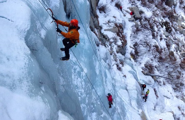 Leo núi băng tại Adirondacks