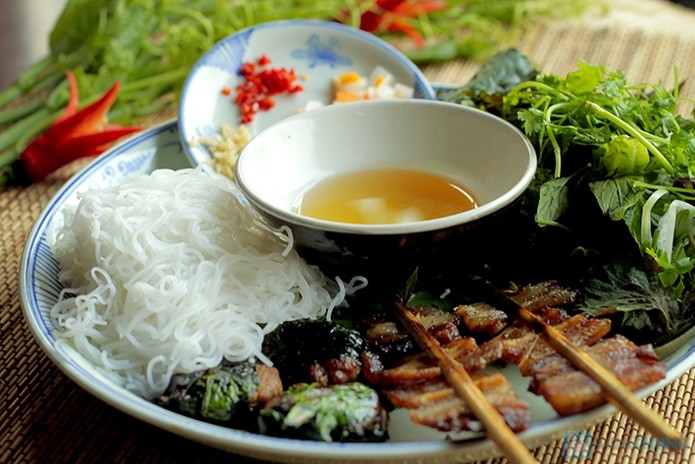 Bún chả que tre