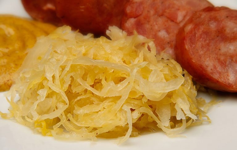 món Sauerkraut