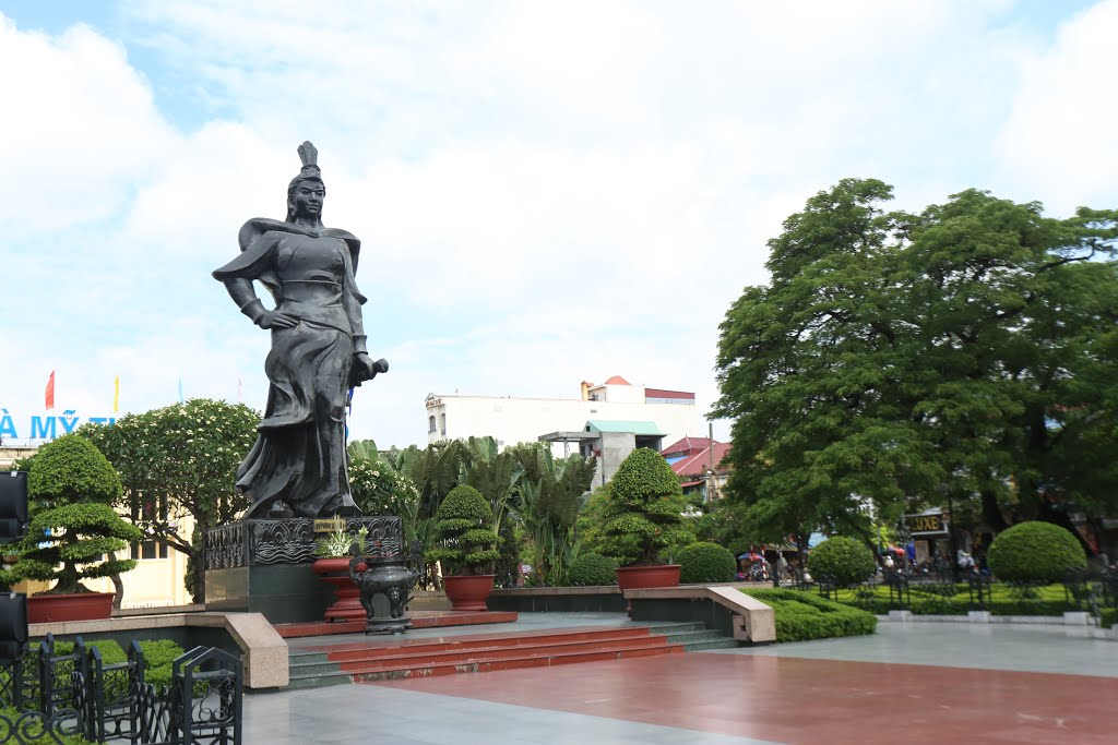 tượng nữ tướng lê chân