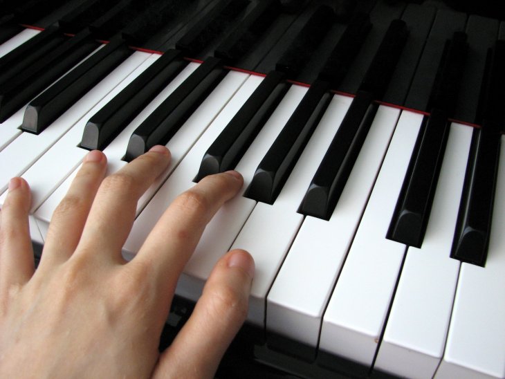 Cách học đàn piano dành cho người lớn