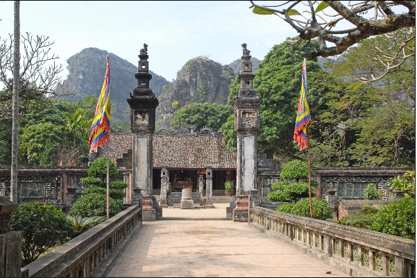 Đền thờ vua Đinh Tiên Hoàng trong Di tích lịch sử và kiến trúc nghệ thuật Cố đô Hoa Lư