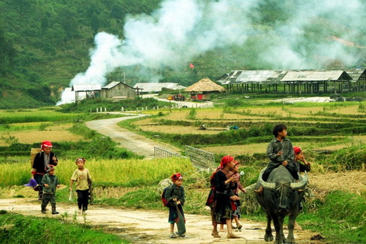 SAPA HARD TREKKING TRIP 4 days - 3 nights: 2 nights at Homestay, 1 night in hotel
