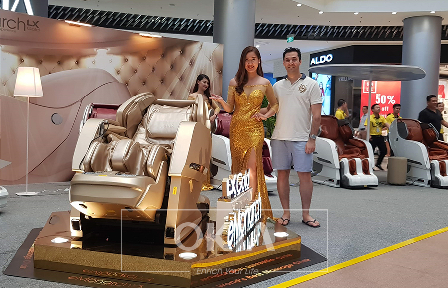 Introducing the eMonarch LX massage chair in Hanoi