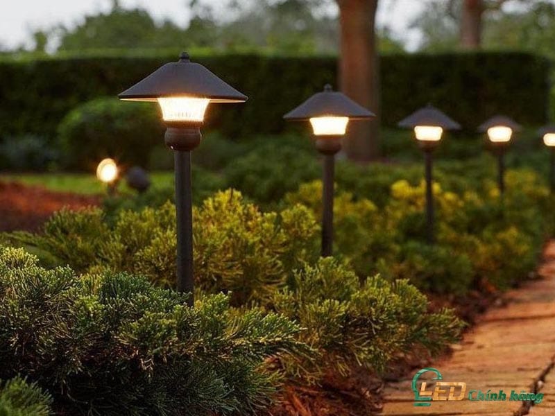 Các Loại Đèn Năng Lượng Mặt Trời Phổ Biến Cho Biệt Thự Sân Vườn