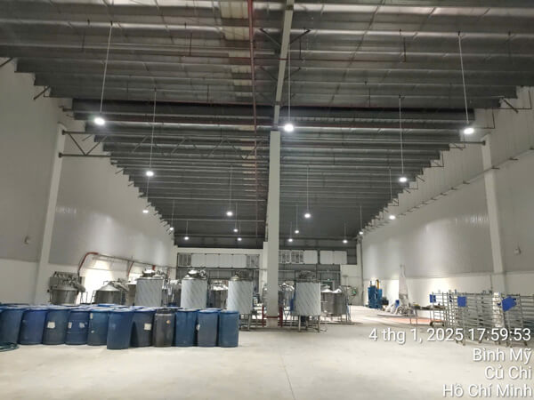 Hình thực tế nhà xưởng ở củ chi lắp đặt đèn highbay UFO Zeus