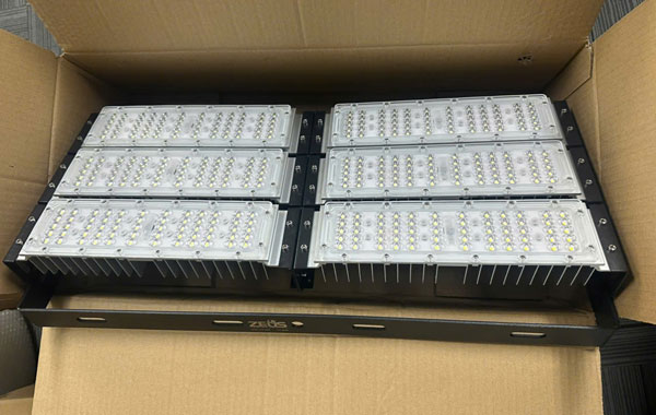 Đèn Pha LED Module 300W Zeus, Chip Philips Chiếu Sáng Sân Pickleball, sân bóng đá