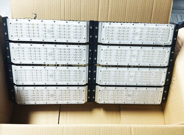 Đèn Pha LED Module 400W Zeus Chuyên Dụng Cho Sân Tennis