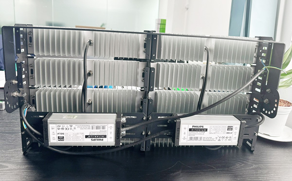 Đèn Pha LED Module 400W Zeus Chuyên Dụng Cho Sân Tennis