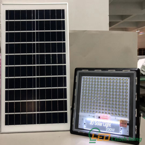 đèn pha năng lượng mặt trời 200W