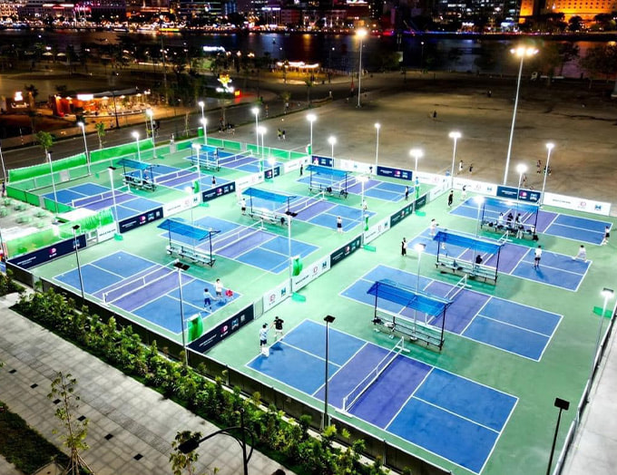 Đèn sân pickleball ngoài trời