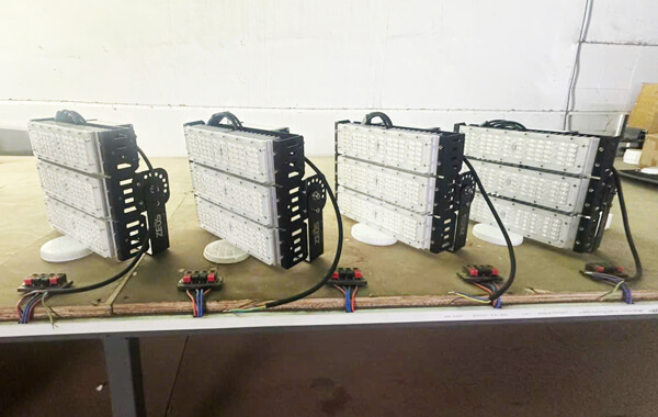 Cận cảnh 4 bộ đèn pha LED Module 150W Zeus tại kho LED Chính Hãng