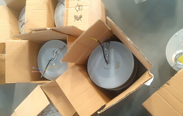 Hình thực tế lắp đặt Đèn LED Highbay 250W Zeus ZHBC-250W chip Philips