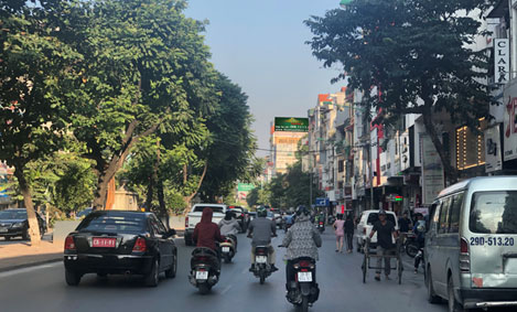 Hướng nhìn từ Cầu Giấy đi Nguyễn Thái Học