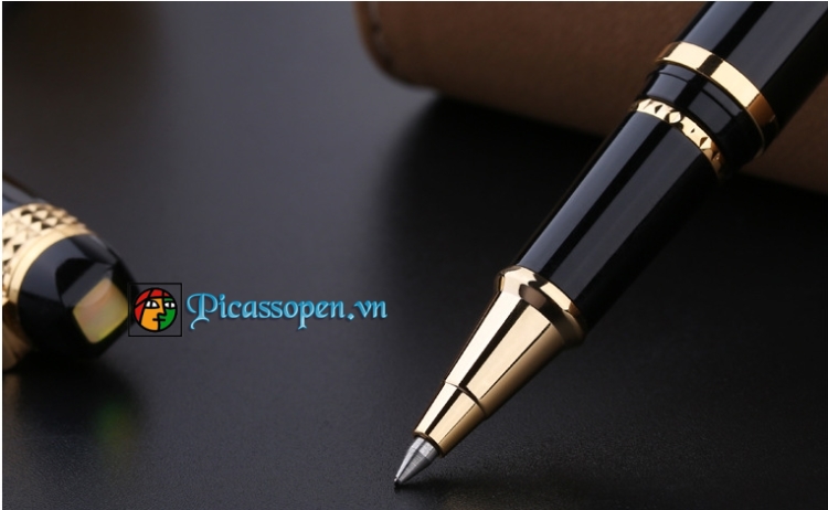 Tay nắm và ngòi viết