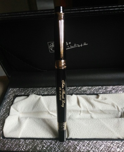 Khắc laser bút làm quà tặng